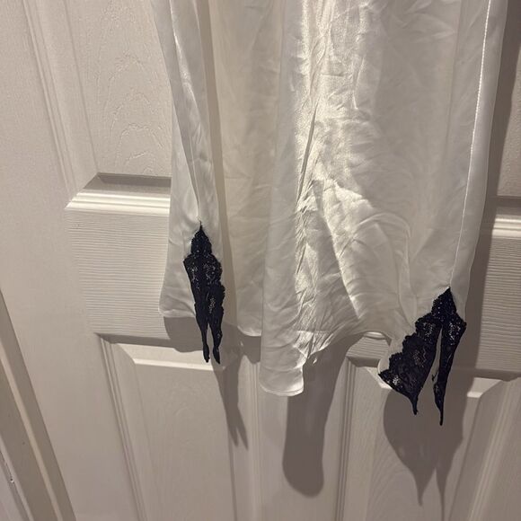 Victoria’s Secret elegant white and black lace chemise slip SZ large - Picture 3 of 9